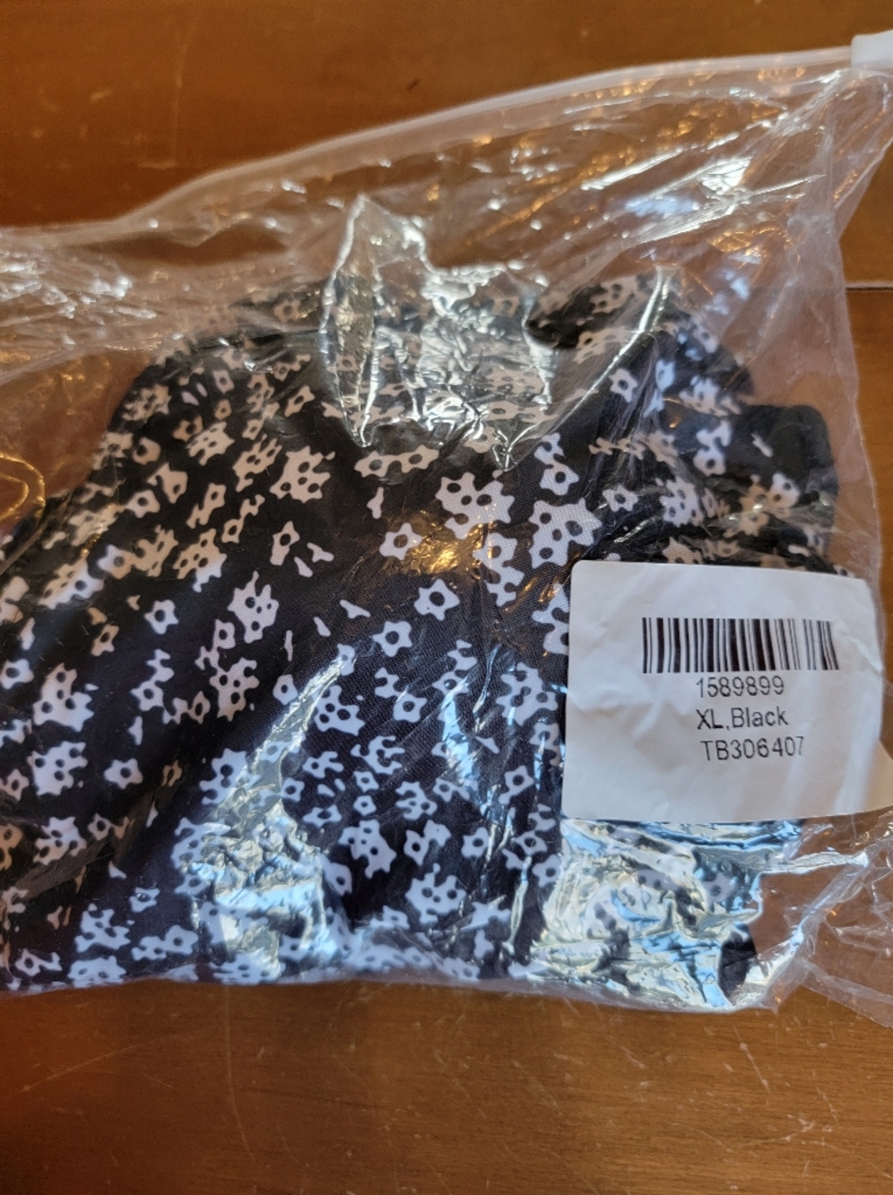 Two-Piece Black Floral Swim Top and Black Swim Shorts XL NWT - Picture 7 of 8